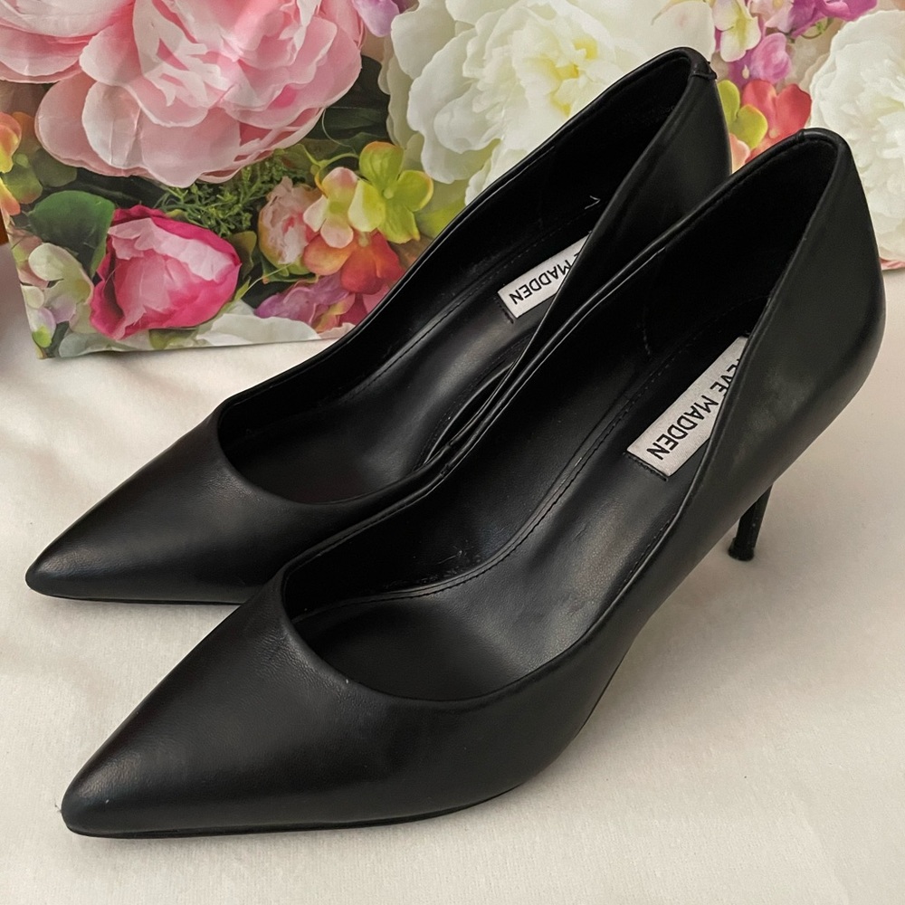 Steve Madden Woman Luiza Leather Black Slip-On Pump Size; 8.5